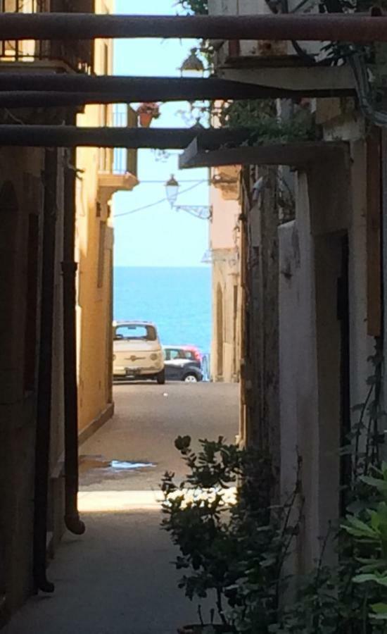 Bed and Breakfast La Terrazza Sul Vicolo Syracuse Exterior foto