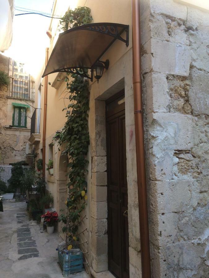 Bed and Breakfast La Terrazza Sul Vicolo Syracuse Exterior foto